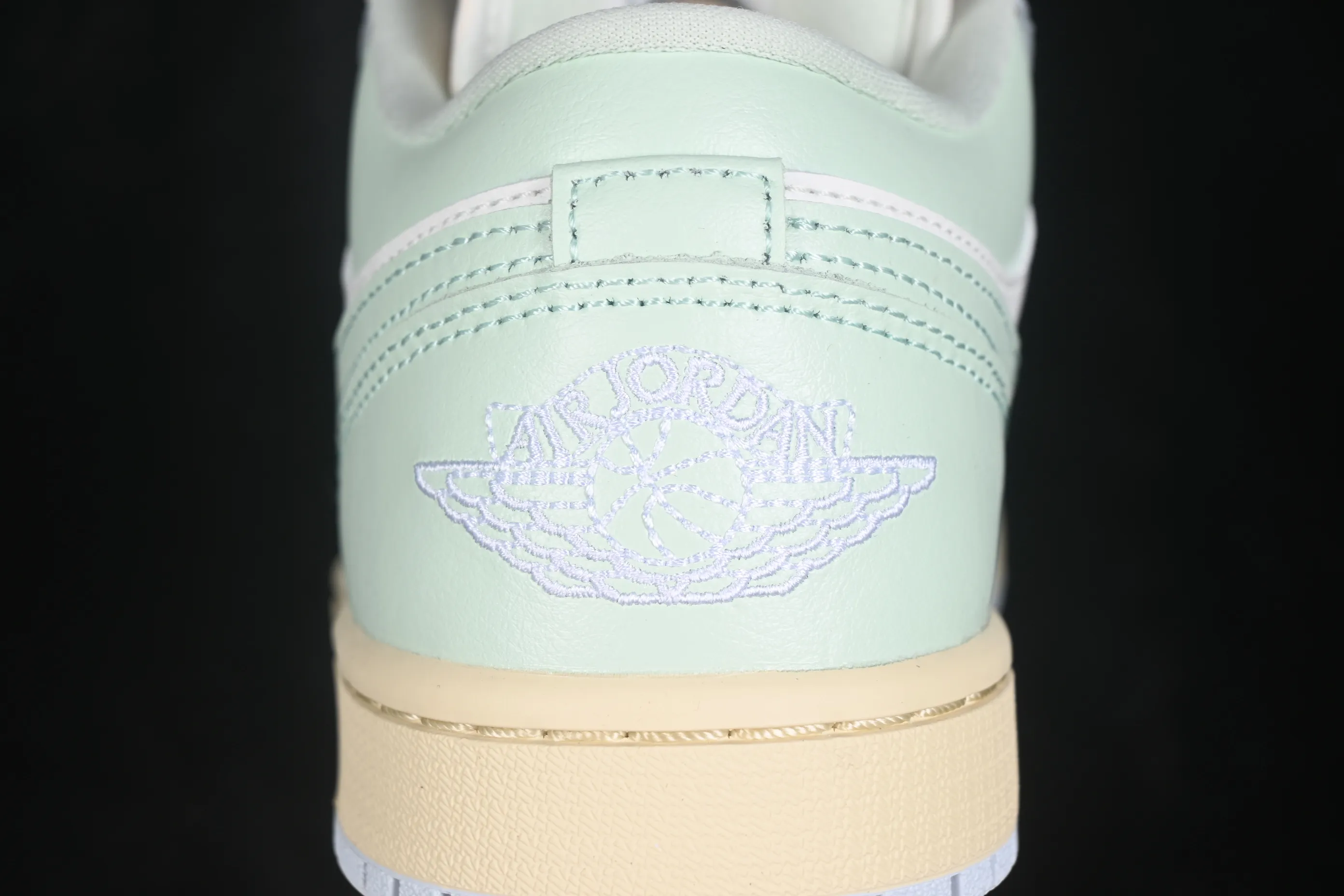 All categories Air Jordan Jordan series basketball shoes Air Jordan 1 Low G version pure original Air Jordan 1 Low AJ1 Joe 1 light blue color matching low-top cultural casual sneakers DC0774-108